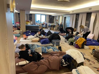 Refugiații cazați în hotelul lui Ștefan Mandachi | Foto: Facebook Ștefan Mandachi
