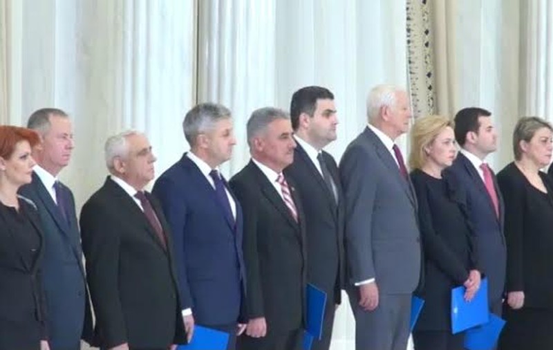 CV-urile noilor miniștri: Absolvenți ai Colegiului de Apărare, studii în străinătate,  lipsă de experiență în domeniu