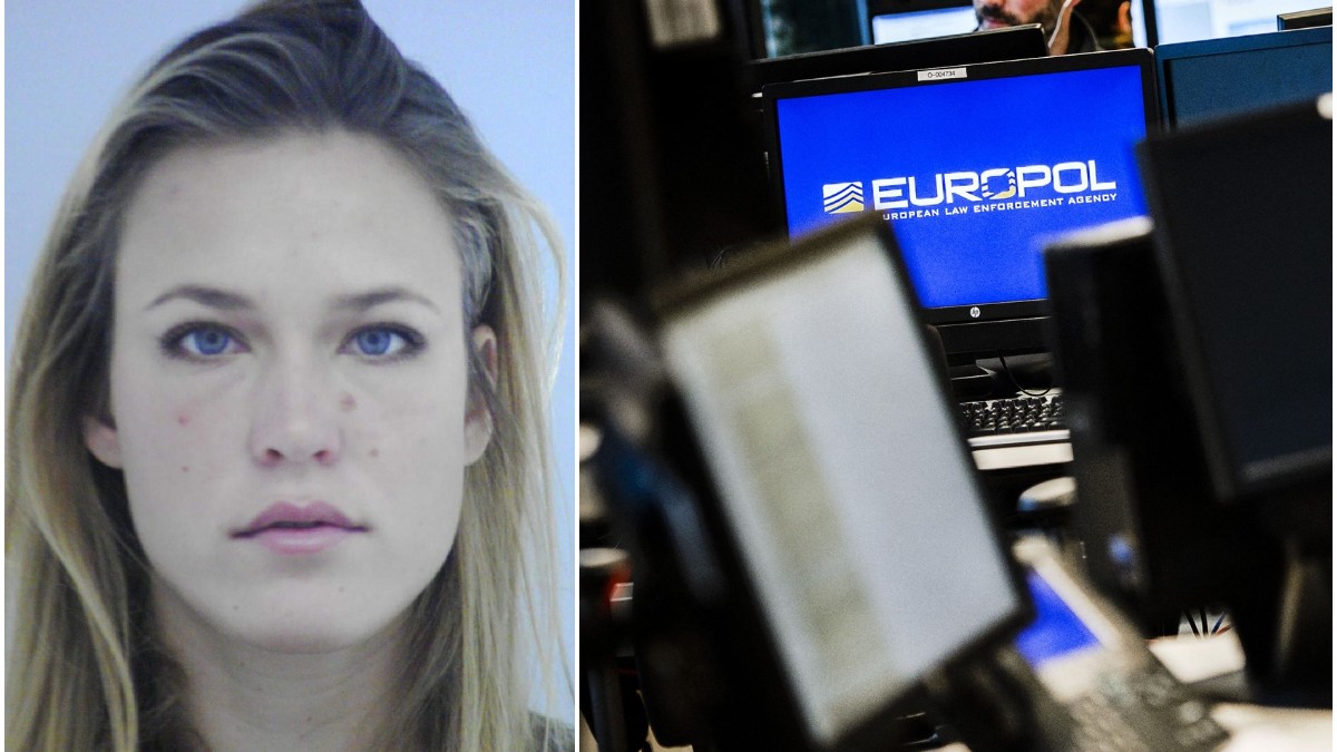 Imaginea este un colaj format din portretul unei femei blonde și cadrul unui ecran de calculator pe care se află sigla agenției Europol.
