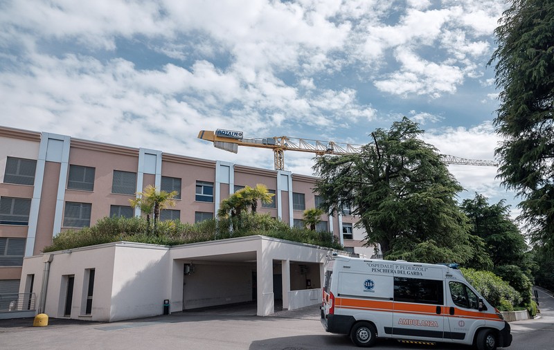 Doi români au bătut doi medici și o asistentă într-un spital din Italia