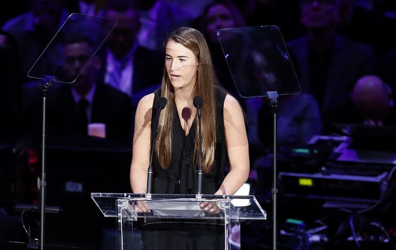 Cea mai valoroasă tânără baschetbalistă din SUA, Sabrina Ionescu, nu îl uită pe Kobe Bryant: "M-a ajutat în toate aspectele vieţii"