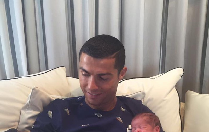 Ei sunt gemenii lui Cristiano Ronaldo! Ar fi costat 200.000 de euro! | FOTO