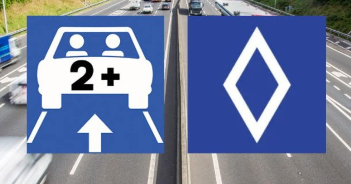 Imaginea prezintă două indicatoare rutiere albastre utilizate pentru a semnaliza benzile speciale de circulație, cum ar fi benzile VAO (Vehículos de Alta Ocupación). Primul indicator specifică obligativitatea de a avea cel puțin două persoane în vehicul pentru a utiliza acea bandă, în timp ce al doilea folosește un romb alb ca simbol grafic pentru a marca același regim de circulație rezervat.