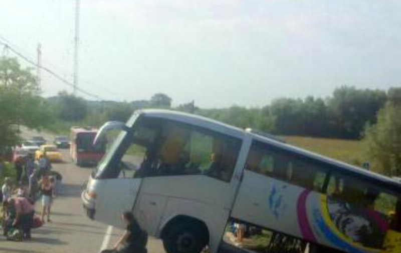 Autocar cu români, implicat într-un accident în Bulgaria, lângă Vidin