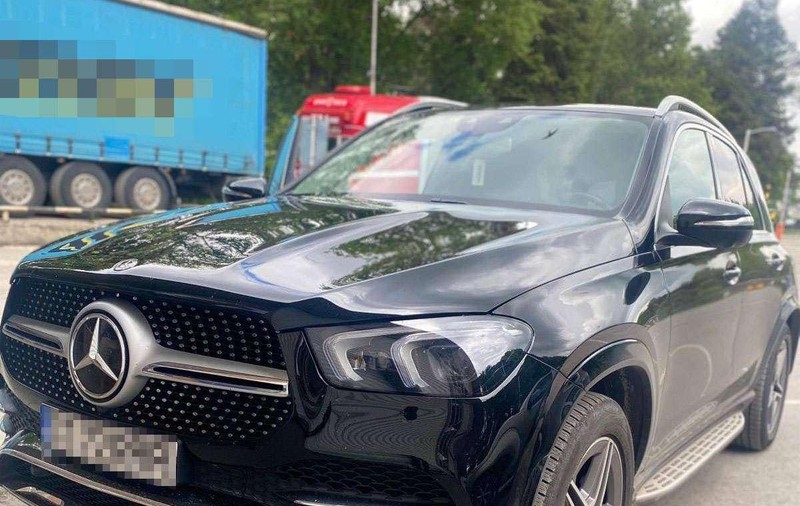 Un român care a vrut să plece în Bulgaria cu Mercedesul de lux de aproape 100.000 de euro a rămas fără mașină, la Vama Negru Vodă