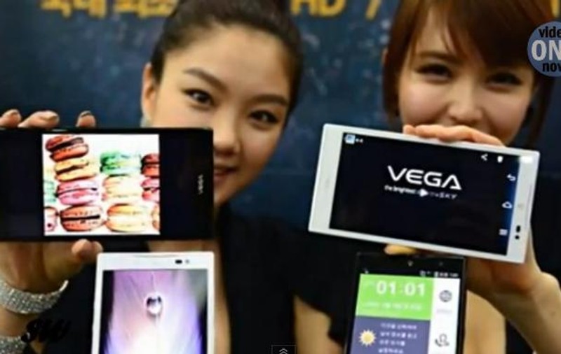 O firmă coreeană a creat SMARTPHONE-UL cu ECRAN de 15 CENTIMETRI | VIDEO