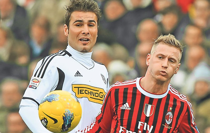 Devine «diavol»? Şefii lui AC Milan au pus ochii pe atacantul român Adrian Mutu