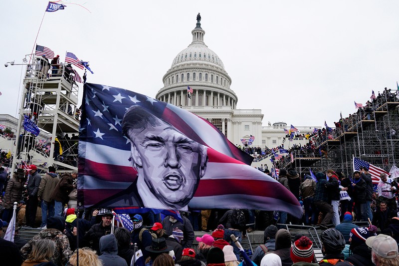Manifestanții pro-Trump asaltează terenul din fața Capitoliului din Washington, DC, SUA, 6 ianuarie 2021. Foto EPA