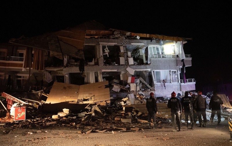 Turcia, zguduită din nou de cutremure, la două săptămâni după seismele devastatoare. Mai multe clădiri s-au prăbușit