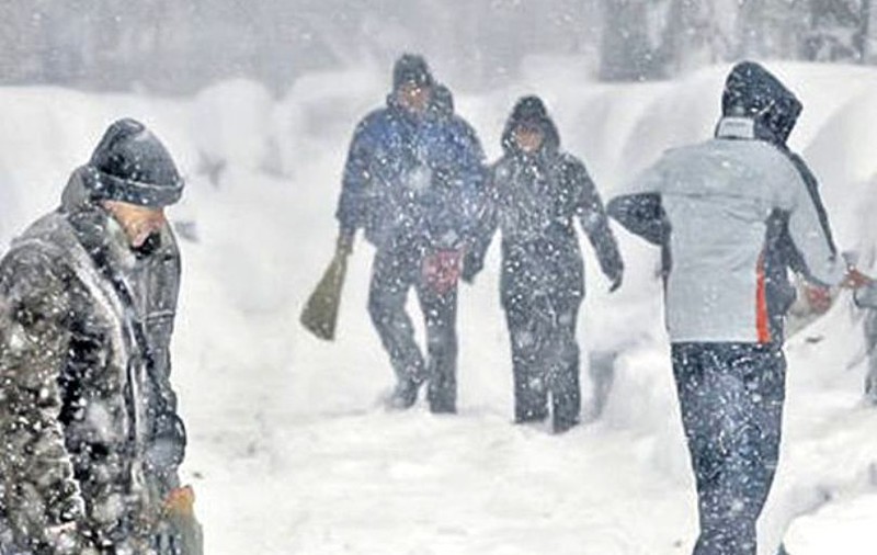 Cod portocaliu de ninsori și viscol în șapte județe. Meteorologii au prelungit avertizarea până vineri seară