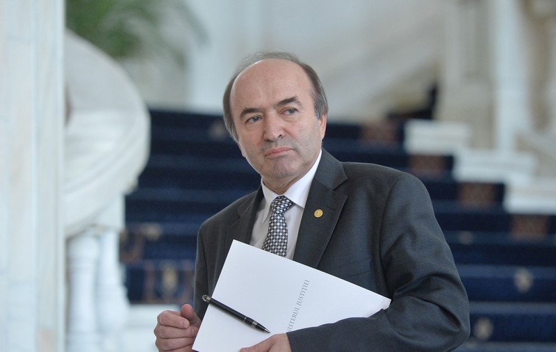 Fostul ministru al justiției Tudorel Toader cere „daune morale de 2 milioane de lei”, negând orice legătură cu o lege care a înfuriat societatea