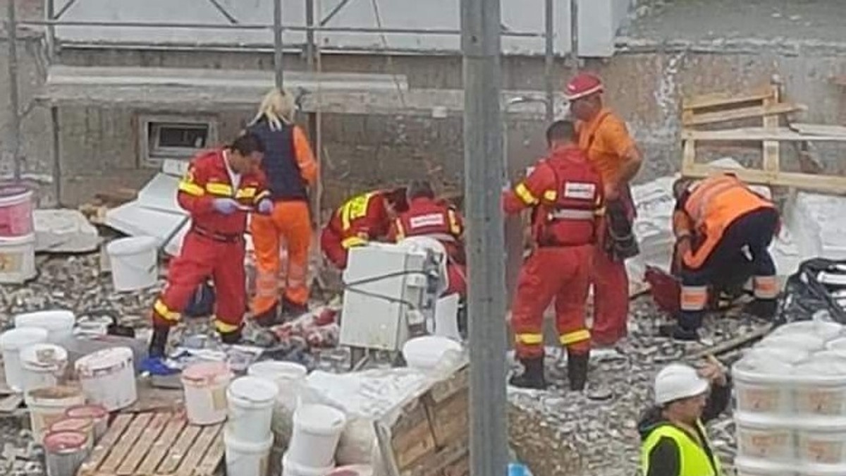 Un muncitor a murit după ce a căzut de pe o schelă, la Braşov