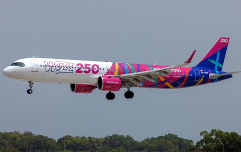 Un avion cu peste 200 de oameni la bord a aterizat de urgență pe Aeroportul Henri Coandă