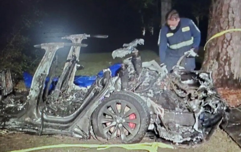 Tesla este investigată în SUA, în urma accidentului fatal al unui automobil fără şofer. Reacția lui Elon Musk
