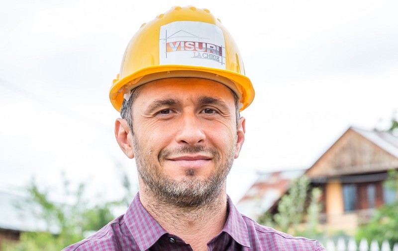 „Visuri la cheie” 2021 - sezonul 8. Echipa e pregătită de cursa renovărilor: „Pentru familiile care merită să devină modele de curaj”