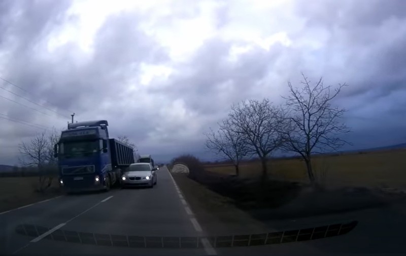 Șoferul din Sibiu care a pus în pericol pasagerii din două mașini a fost găsit. Cum l-au sancționat polițiștii