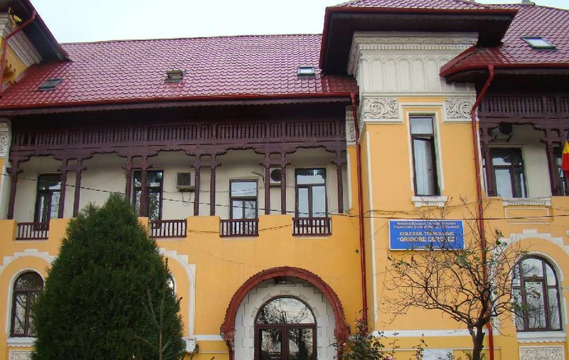 Alertă la Liceul „Grigore Cerchez” din București: 200 de elevi și profesori, evacuați din cauza mirosului de gaze