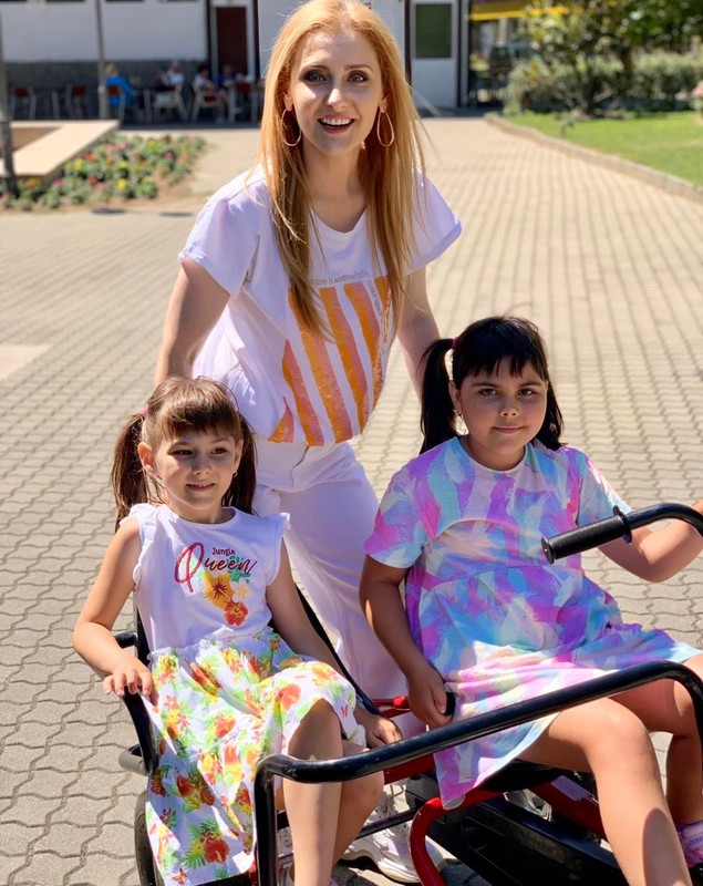 Alina Sorescu, decizie surprinzătoare în plin divorț de Alexandru Ciucu. Și-a luat fetițele și a plecat. „Sunt foarte fericite”