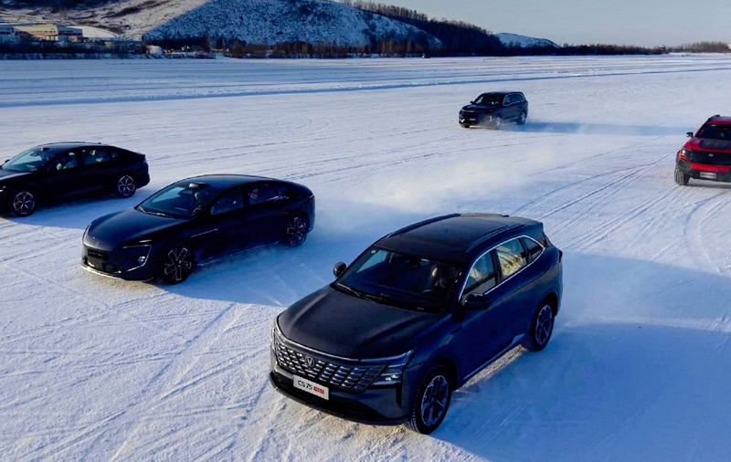 Prima mașină electrică rezistentă la minus 50 de grade e un sedan cu baterie sodiu-ion
