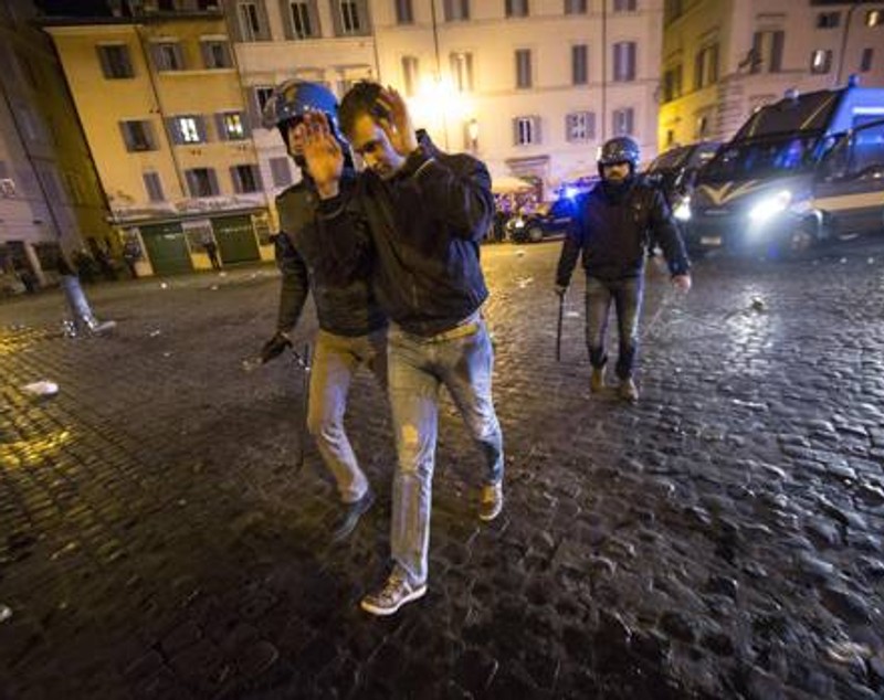 HAOS la Roma. 21 de fani de la Feyenoord au fost arestaţi / GALERIE FOTO&VIDEO