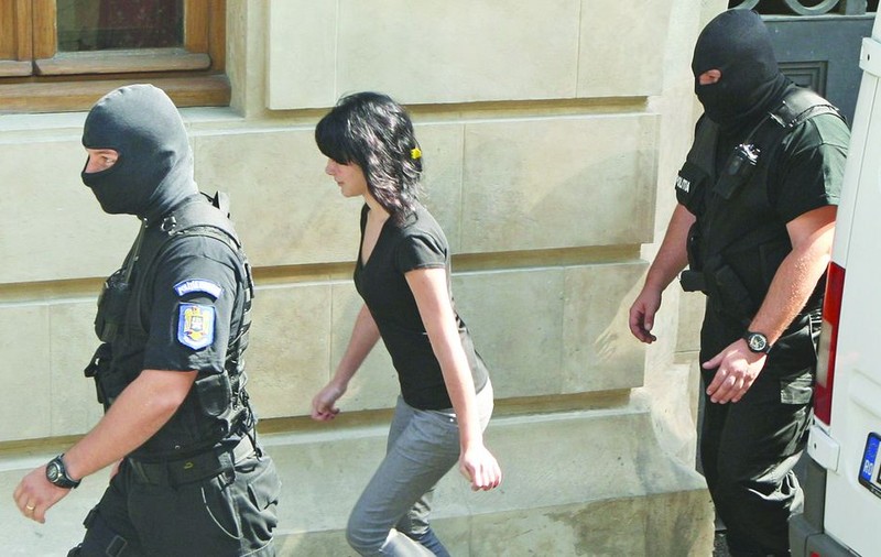 Eleva ucigaşă i-a zâmbit tatălui