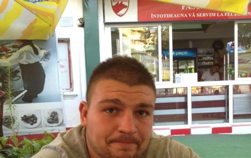 Tamba, cu T de la tatuaj