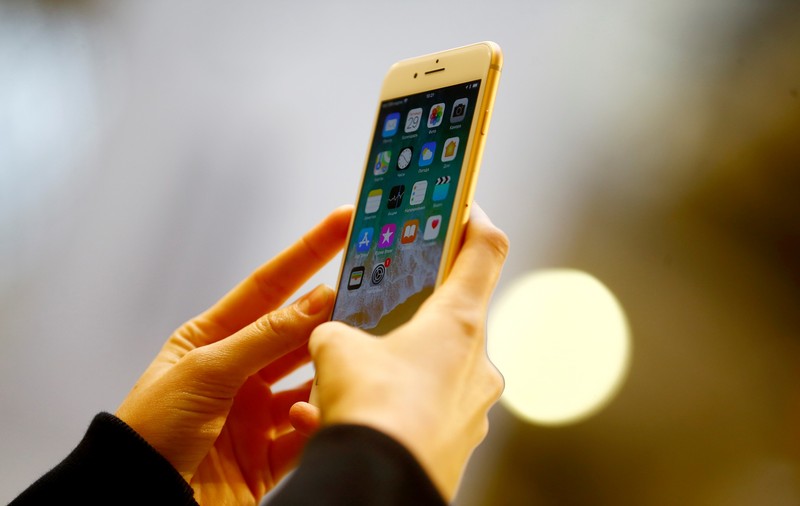 Apple vrea să cumpere aplicația Shazam pentru a îmbunătăți asistentul virtual Siri. Începe bătălia pentru casa inteligentă