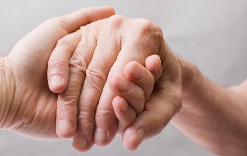 Ce spun mâinile despre sănătatea ta: 7 boli care se pot observa după aspectul pielii și unghiilor