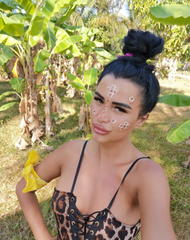 Daniela Crudu a descoperit un nou tip de machiaj în Madagascar | FOTO