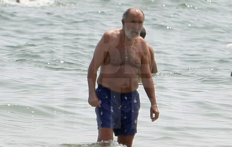 Surfer-Țiri! Miliardar la apă! Fostul jucător de tenis Ion Țiriac s-a bălăcit după decenii pe litoralul românesc. Atunci, mergea la mare cu singura lui soție | FOTO