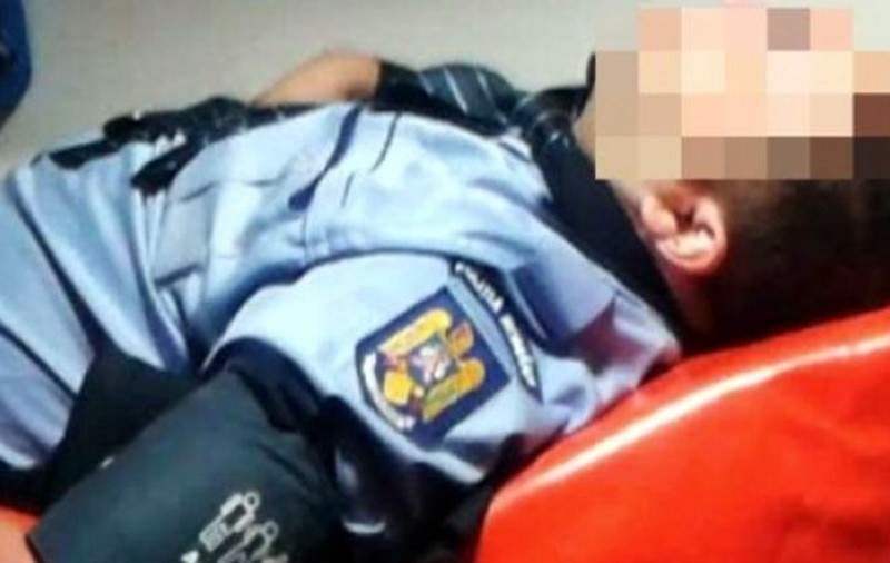 Un polițist a fost agresat în timp ce se afla în misiune! Ce a pățit omul legii