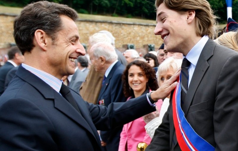 Sarkozy va fi bunic