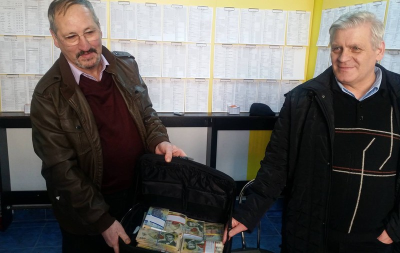 Câștig istoric la pariuri, în Caransebeș! Cu doar câțiva lei, 4 norocoși au câștigat aproape 7 miliarde!  FOTO&VIDEO