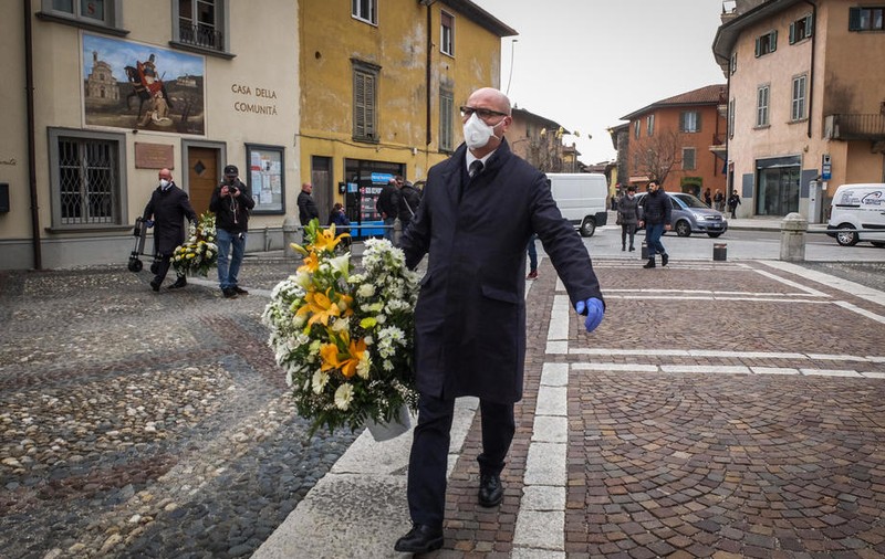 Peste 60 de doctori au murit în Italia din cauza coronavirusului: “Morții nu fac zgomot”
