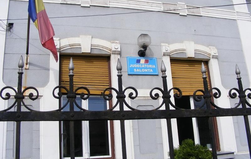 Un bărbat a spart un sediu de Poliție din Bihor, supărat pentru o amendă. A ajuns sub control judiciar