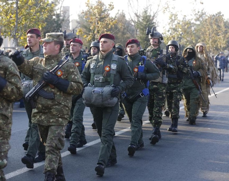 GALERIE FOTO/ Un militar de la Buzău a avut nevoie de îngrijiri medicale de 1 Decembrie. I s-a făcut rău cel mai probabil din cauza gerului
