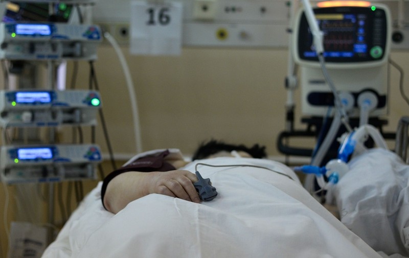 FOTO | Cum arată plămânii unui bolnav de COVID-19, în formă moderată și critică. Directorul Spitalului ”Marius Nasta” recunoaște că nu au găsit metoda să explice tinerilor