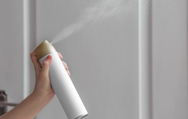 O fetiță de 8 ani moare după o provocare virală cu deodorant. Familia acuză rețelele de socializare