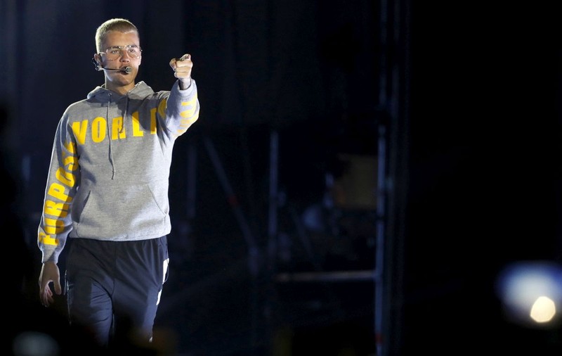 Justin Bieber l-a provocat pe Tom Cruise să se lupte într-un ring UFC