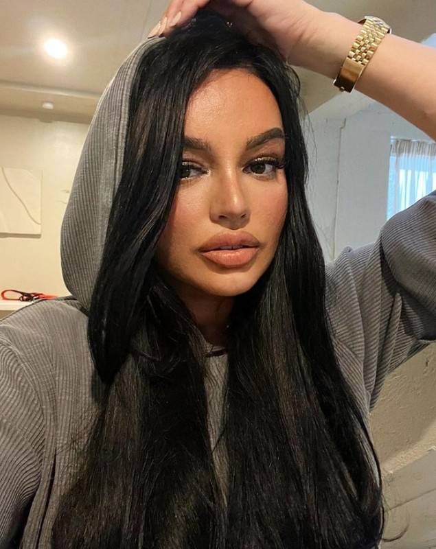 Cine e bărbatul care o ajută pe Claudia Iosif, după despărțirea oficială de Dorian Popa. Babs a început modificările la noua casă