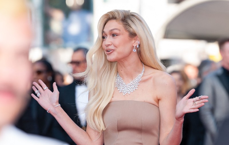 Gigi Hadid, arestată într-un aeroport din Insulele Cayman. Ce i-au găsit în bagaje: „Cazierul ei rămâne curat”