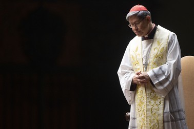 Vatican, VATICAN: NO LIBRI** Italy, Rome,Vatican 2025/2/25 Cardinal Luis Antonio Tagle presides over a prayer with faithful for Pope Francis in St. Peter's Square at the Vatican.Photograph by ALESSIA GIULIANI / Catholic Press Photo (Credit Image: © Alessia Giuliani/IPA via ZUMA Press)