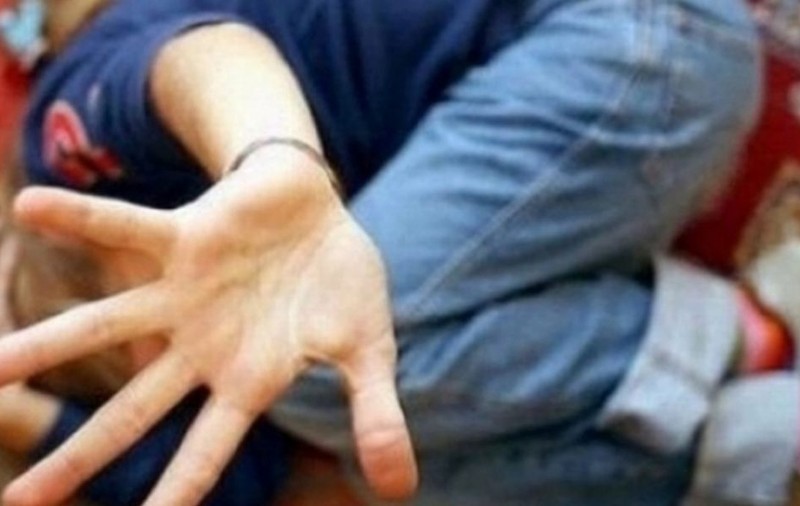 Școală din București, dată în judecată de părinții unui elev băgat în spital de un coleg. Conducerea a încercat să mușamalizeze cazul