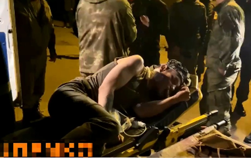Imagini cu evacuarea luptătorilor răniți din uzina Azovstal. Separatiștii proruși vorbesc despre un schimb de prizonieri
