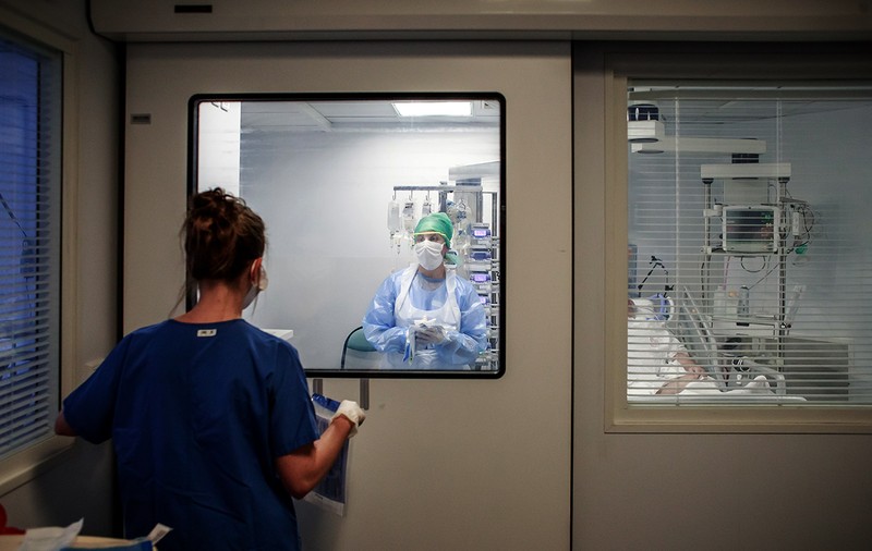 Un medic infectat cu coronavirus transmite un mesaj tulburător semenilor săi: “Izolare. Credință. Speranță. Răbdare. Curaj”
