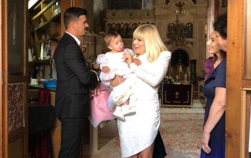 Elena Udrea, iubitul și fiica, pe litoralul românesc de Paște. Cât a crescut Eva Maria