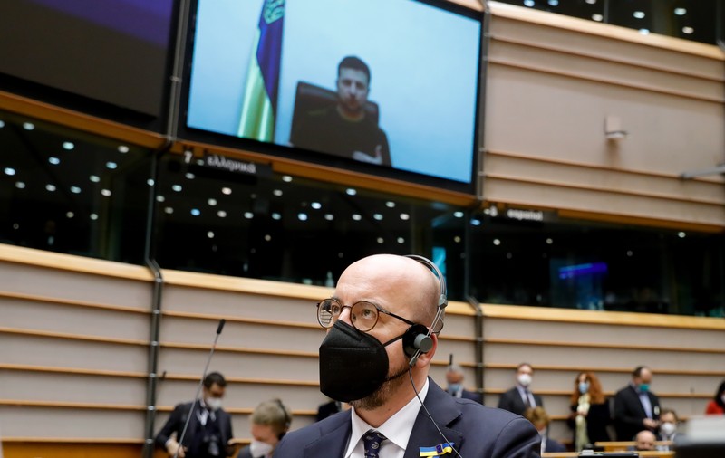 Momentul din timpul discursului lui Zelenski în care translatorul din Parlamentul European izbucnește în plâns