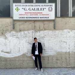 Viorel, la liceul pe care l-a absolvit în Jesi, provincia Ancona
