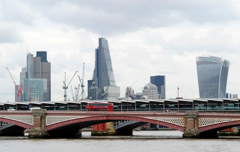 Prima lovitură pentru Marea Britanie după declanșarea Brexitului: Băncile se pregătesc să plece din City of London
