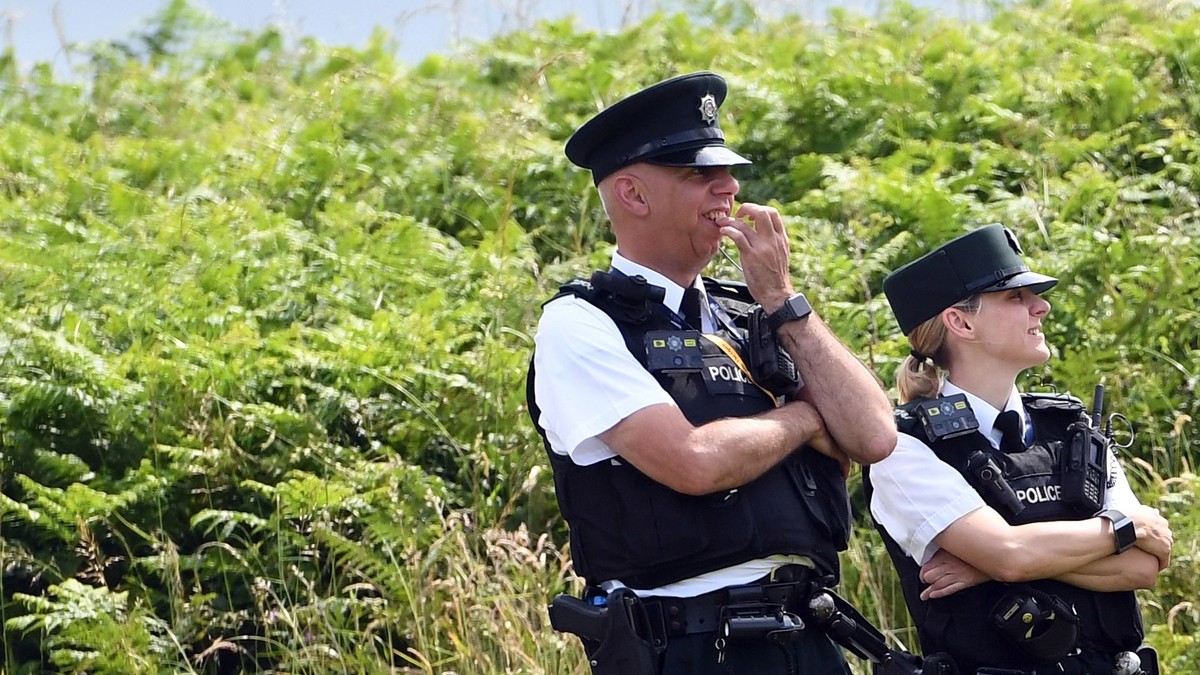 O bombă care viza polițiști a explodat în apropierea frontierei irlandeze